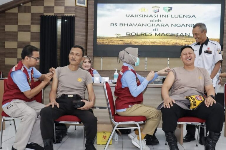 Jaga Kesehatan dan Ketahanan Tubuh, Polres Magetan Gelar Vaksinasi Untuk Anggota