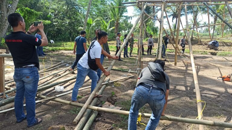 Personel Gabungan Polres Malang dan TNI Bongkar Lokasi Judi Sabung Ayam di Kepanjen