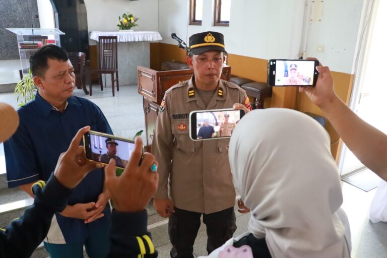 Jelang Kenaikan Isa Almasih Polres Tanjung Perak Sterilisasi Sejumlah Gereja