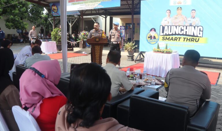 Tingkatkan Pelayanan Publik, Kapolres Pasuruan Resmikan Samsat Smart Thru
