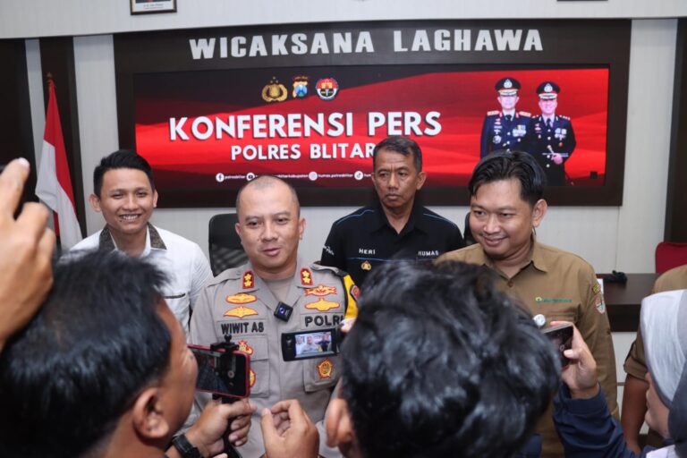 Polres Blitar Berhasil Amankan 4 Tersangka Sindikat Pembalakan Liar