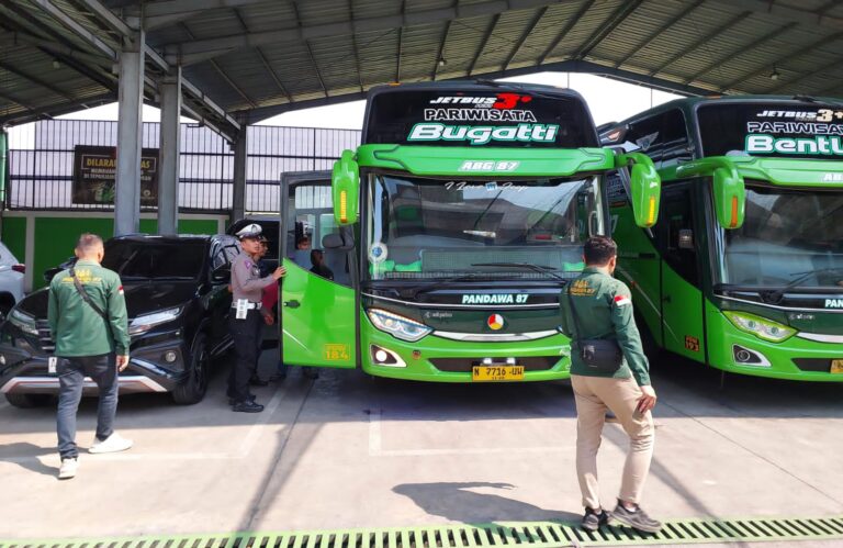 Wujudkan Kamseltibcarlantas Polres Pasuruan Kota Lakukan Rampcheck Kendaraan Bus Umum