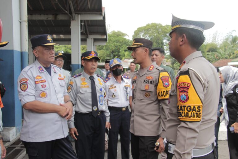 Polres Jember Gelar KRYD di Terminal dan Stasiun Imbangi Ops Puri Agung 2024 Pengamanan WWF di Bali