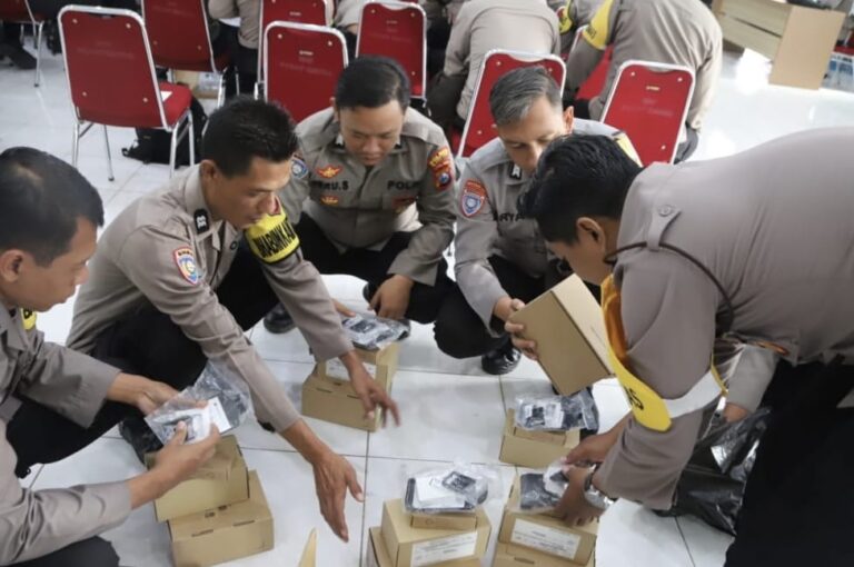 Polres Magetan Tingkatkan Kemampuan Bhabinkamtibmas Gelar Pelatihan Siskom