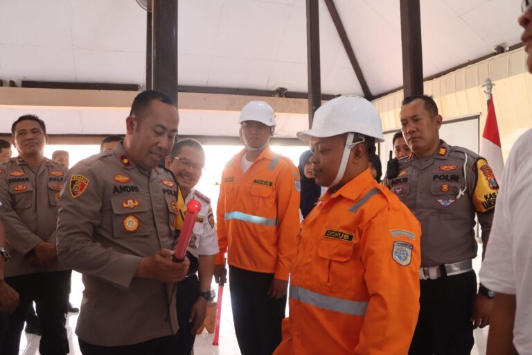 Polres Pasuruan Kota bersama Forkopimda Launching 5 Palang Pintu Perlintasan Sebidang Gelorakan BERTEMAN