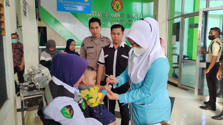 Libatkan Tim Dokkes Polres Probolinggo Fasilitasi Pemeriksaan Kesehatan Balita Korban Kekerasan
