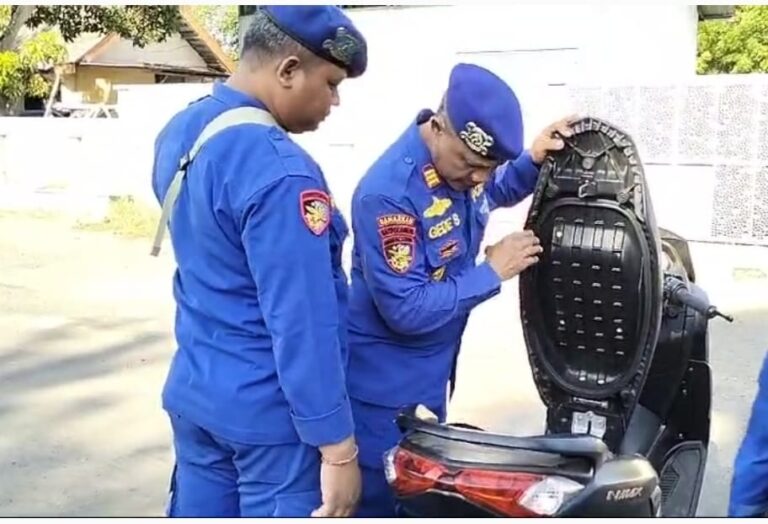 Operasi Sikat Semeru Polisi Periksa Kendaraan dan Barang di Pelabuhan Jangkar Situbondo