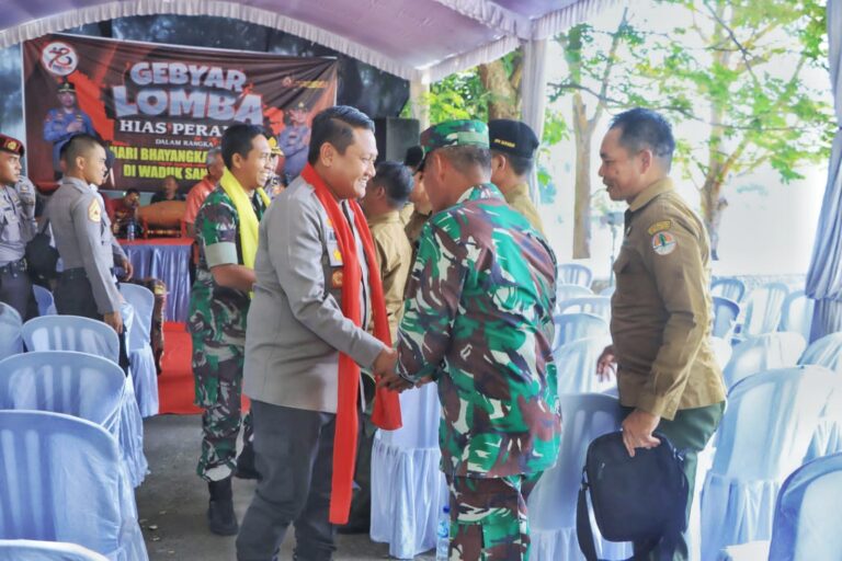 Dukung Industri Pariwisata Polres Ngawi Gelar Lomba Hias Perahu di Waduk Sangiran di Hari Bhayangkara ke-78