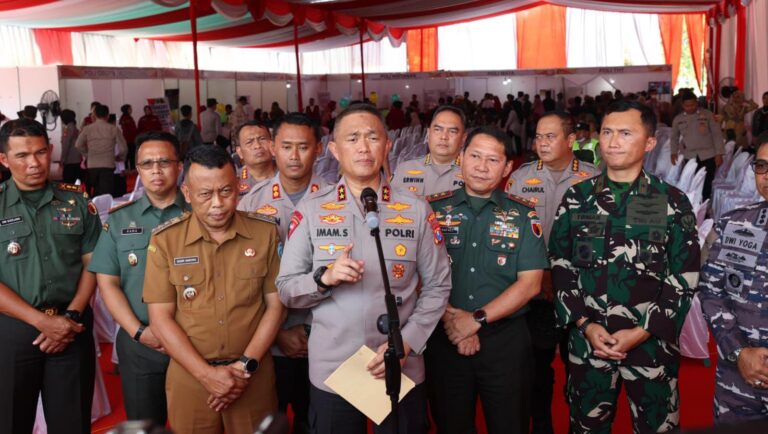 Kapolda Jatim Pimpin Baksos dan Bakkes Serentak di Ponorogo Sambut Hari Bhayangkara ke-78