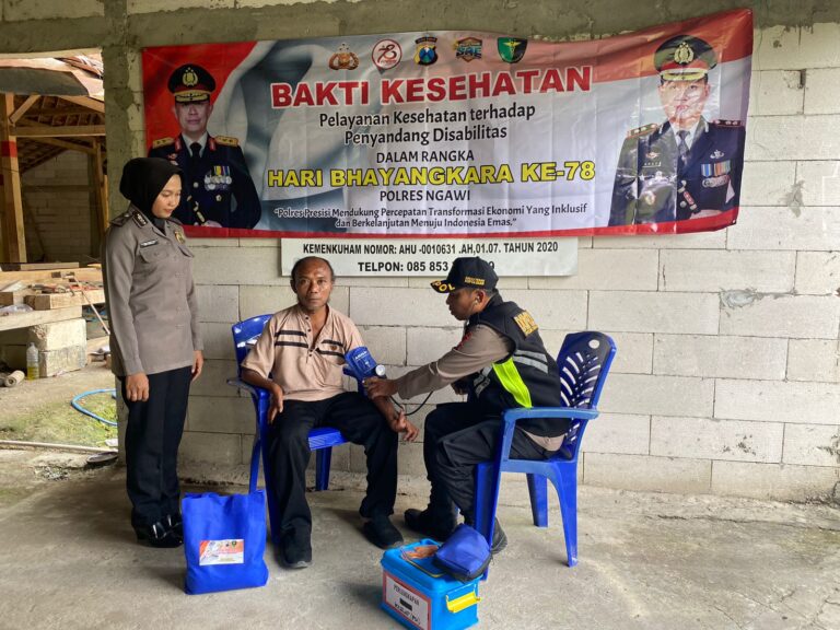 Hari Bhayangkara ke-78 Polres Ngawi Bakti Kesehatan Door to Door