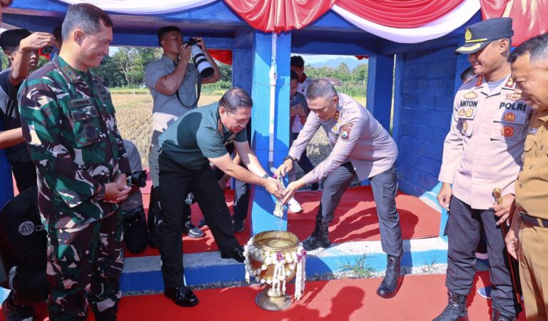 Sambut Hari Bhayangkara ke-78 Kapolda Jatim Resmikan Sumur Air Dalam di Ponorogo