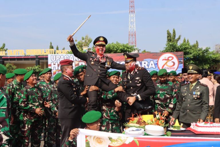 Angkat Kearifan Lokal di Hari Bhayangkara ke-78, Polres Tuban Pentaskan Tarian Thak-thakan