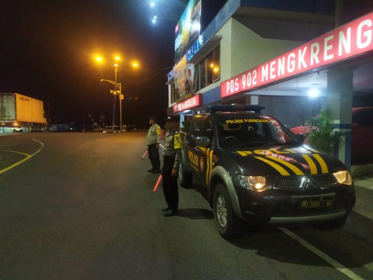 Polisi Siaga di Perbatasan Kediri-Kertosono pada Suran Agung