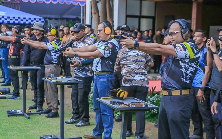 Peringati HUT Bhayangkara ke 78, Polda Jatim Gelar Lomba Menembak Kapolda Cup