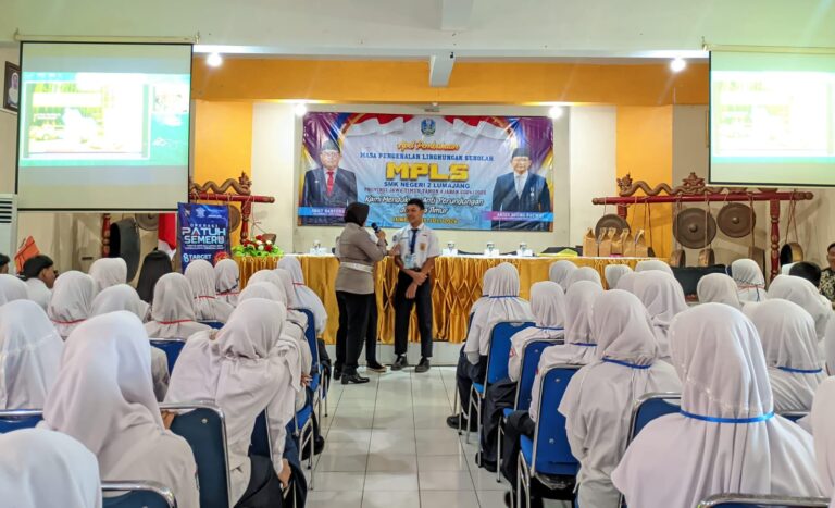 Polres Lumajang Ajak Pelajar Tertib Berlalu Lintas Melalui Program Police Goes To School