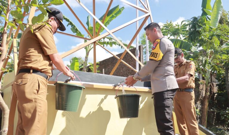 Kapolres Jember Resmikan Sumur Bor Bhayangkara Tatag Trawang Tungga di Desa Candijati