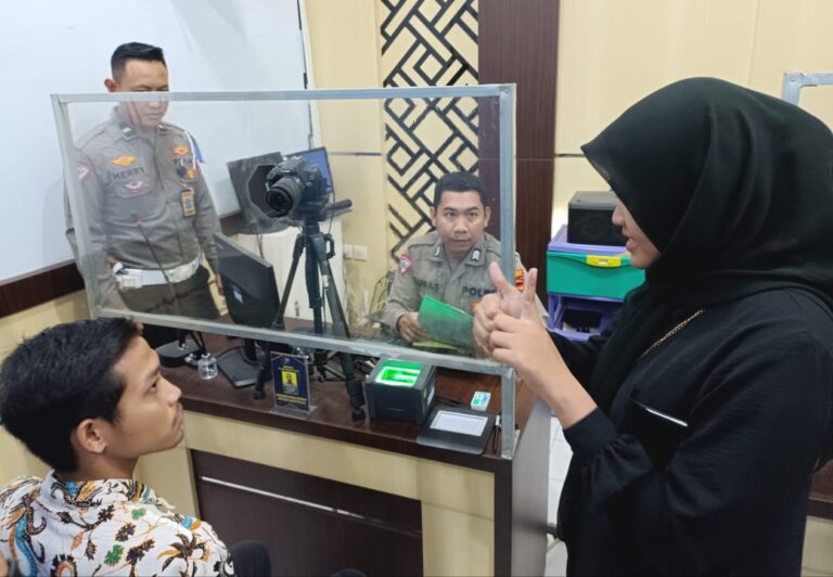 Polres Kediri Kota Beri Pendampingan Khusus Pelayanan SIM Bagi Penyandang Disabilitas