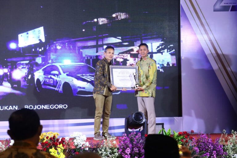Kapolres Bojonegoro Raih Penghargaan Jawa Pos Radar Bojonegoro Awards 2024