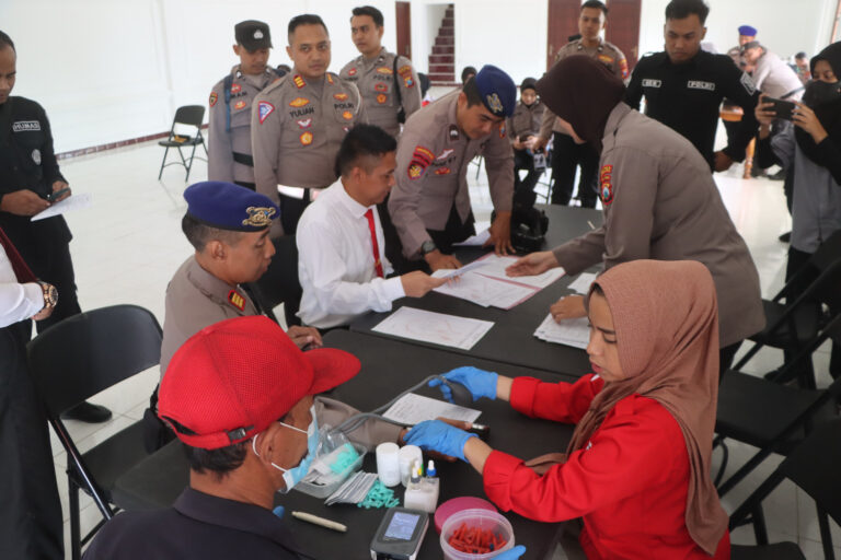 Peringati Hari Jadi Polwan ke -76, Polres Pasuruan Kota Bantu Penuhi Stok darah di PMI