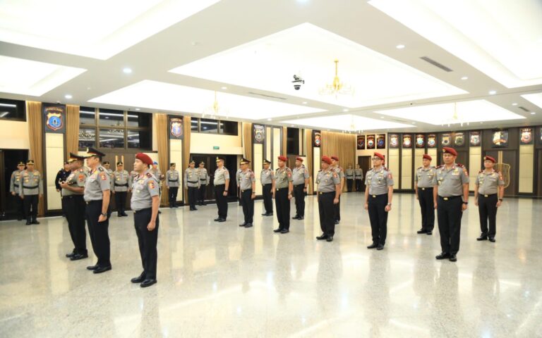 Kapolri Naikkan Pangkat 12 Pati Polri, Kapolda Papua Mathius Fakhiri Jadi Komjen