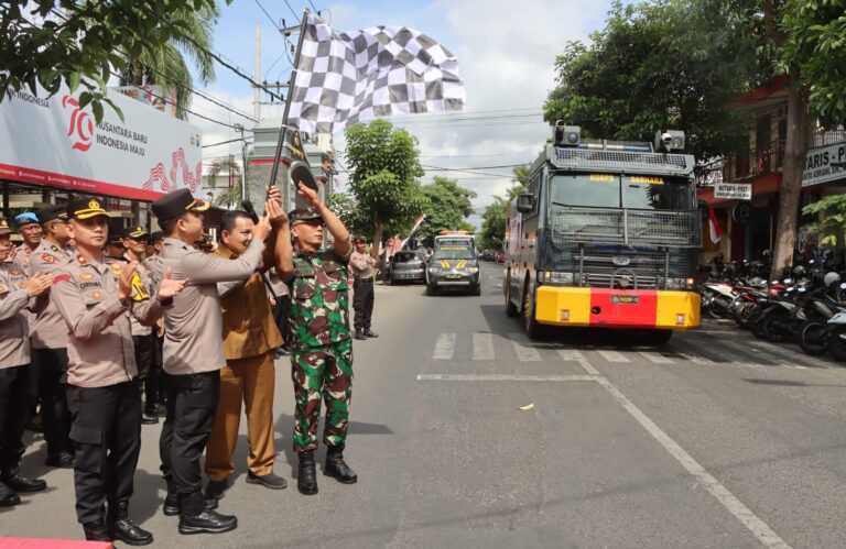 Polres Tulungagung Salurkan Bantuan 100 Tangki Air Bersih ke 19 Dusun di 6 Kecamatan