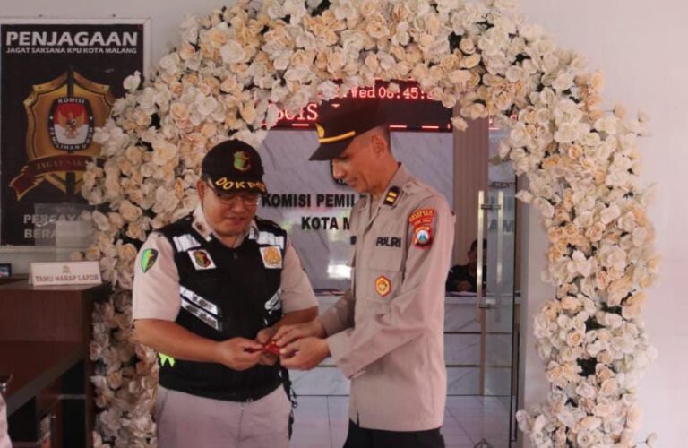 Dokkes Polresta Malang Kota Cek Kesehatan Anggota Ops Mantab Praja Semeru 2024 di KPU