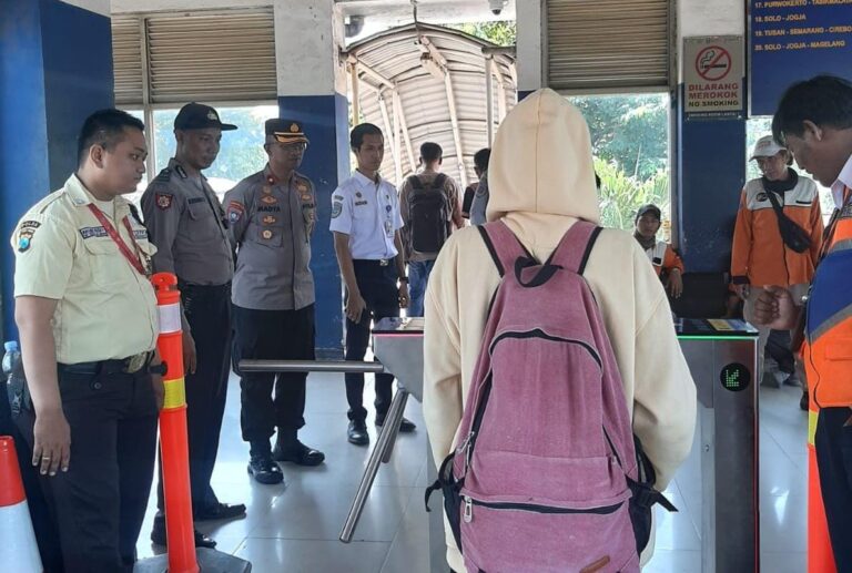 Dukung Pengamanan KTT IAF, Polresta Sidoarjo Patroli di Terminal Purabaya Bus Jurusan Bali Jadi Atensi