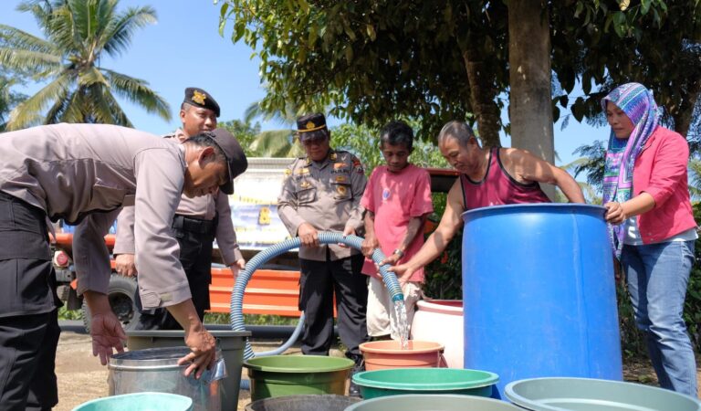 Polres Malang Salurkan Bantuan Air Bersih di Dua Desa