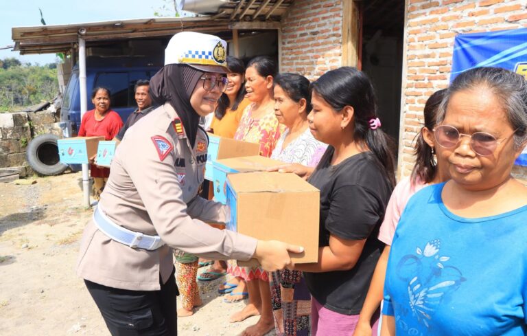 Sambut Hari Lalu Lintas Bhayangkara ke -69, Polres Ngawi Berbagi Sembako