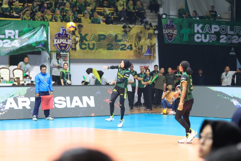 Tim Voli Putra Putri Polda Jatim Raih Kemenangan Perdana Kapolri Cup 2024 di Gresik