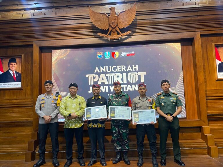 Tiga Pilar Desa Sombo di Magetan Raih Anugerah Patriot Jawi Wetan II 2024 Kategori Harkamtibmas