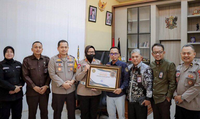 Satlantas Polres Sumenep Raih Penghargaan Badan Publik Informatif dari Komisi Informasi