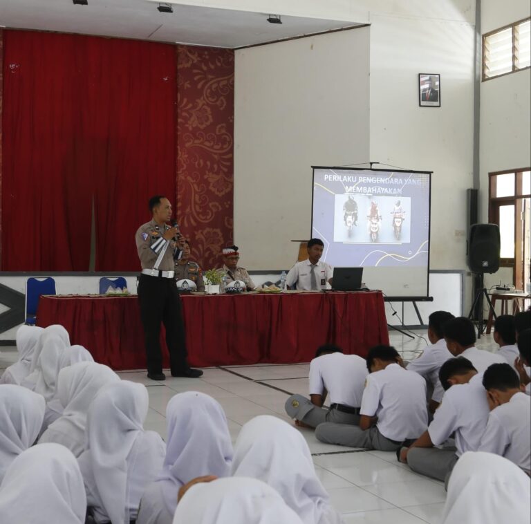Goes to School ,Polres Bondowoso Sosialisasikan Penggunaan Sepeda Listrik