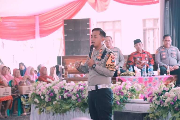 Peduli Pendidikan, Polres Jember Beri Bantuan untuk Ratusan Pelajar di Ruwatan Lantas