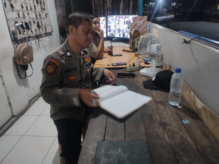 Polres Gresik Siagakan Personel 24 Jam Untuk Pengamanan Percetakan Surat Suara Pemilu 2024