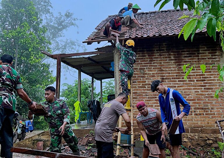 Polres Pacitan, BPBD dan TNI Gerak Cepat Atasi Dampak Bencana Alam di Tengah Cuaca Ekstrem