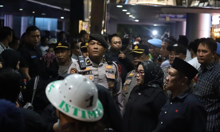 Polres Mojokerto Libatkan Personel Gabungan,Debat Pamungkas Pilkada 2024 Berjalan Aman