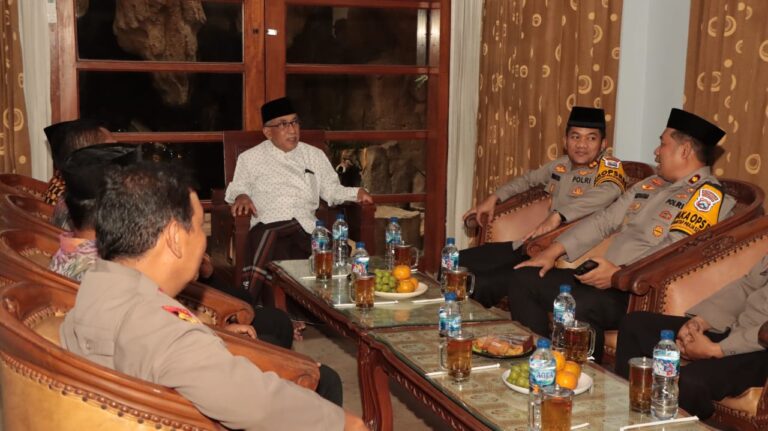 Polres Nganjuk Gelar Silaturahmi Kamtibmas bersama Tokoh Agama dan Santri Upaya Cooling System Pilkada 2024