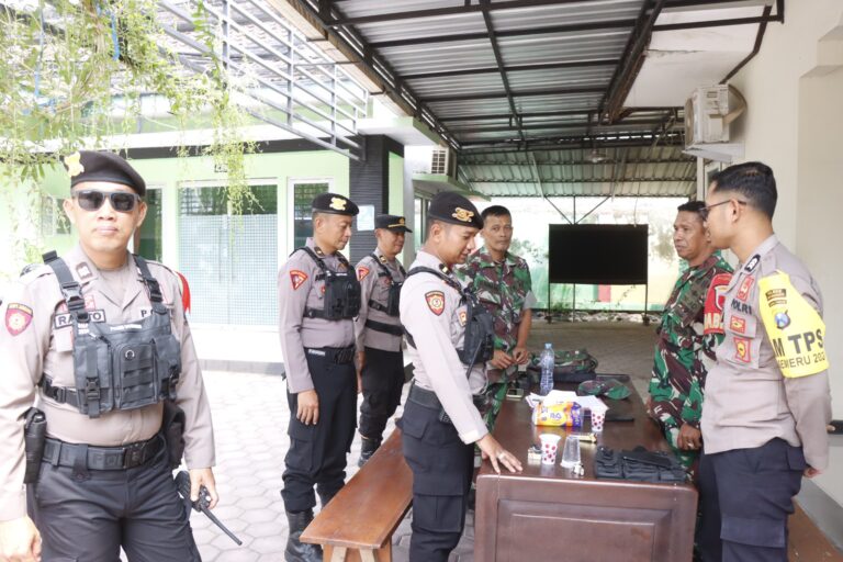 Polres Situbondo Bersama TNI, Sinergi Gelar Patroli Pastikan Masa Tenang Jelang Coblosan Pilkada Aman