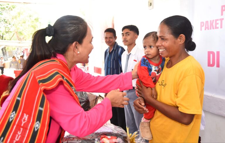 Ketum Bhayangkari Pusat Kembali Salurkan Ribuan Paket Bansos di Maluku Barat Daya