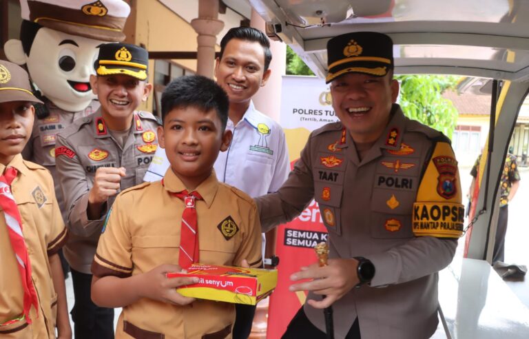 Polres Tulungagung Luncurkan Mobil Senyum Berbagi Makanan Bergizi Gratis untuk Anak-anak