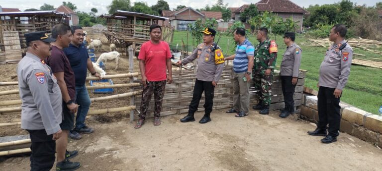 Polisi Beri Bantuan Bibit Jagung dan Pupuk di Sidoarjo, Wujudkan Ketahanan Pangan Nasional