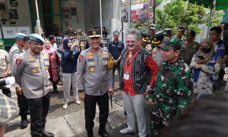 Tinjau TPS, Kapolda Jatim: Pilkada Serentak 2024 di Jatim Berjalan Lancar Sesuai Rencana