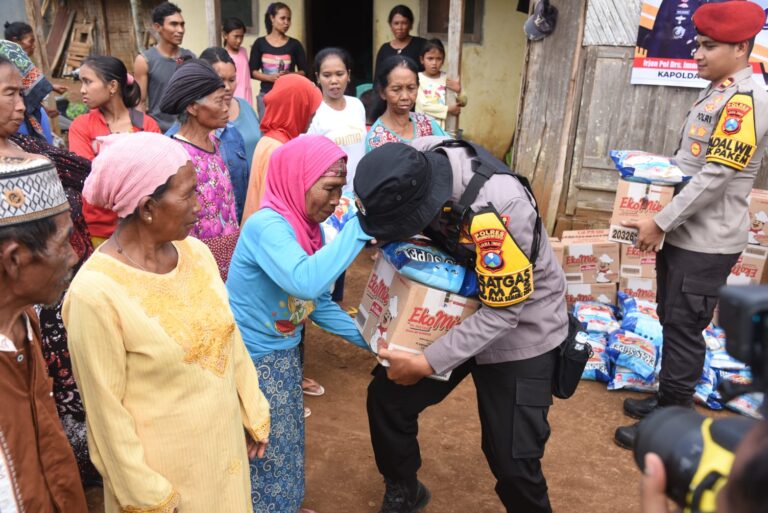 Colling System Pasca Pilkada, Polres Bondowoso Gelar Baksos di Desa Terpencil