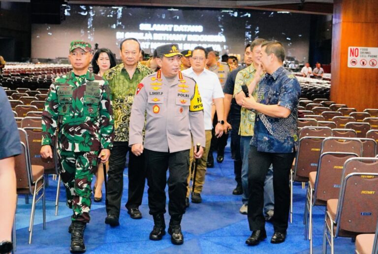 Kapolri Pastikan Pengamanan Gereja di Surabaya dan Maksimalkan Pelayanan Kepada Masyarakat