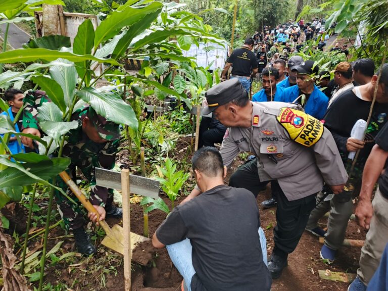 Sinergitas Polres Lumajang Bersama TNI dan Forkopimda Lakukan Penghijauan di Sumber Klerek Gucialit