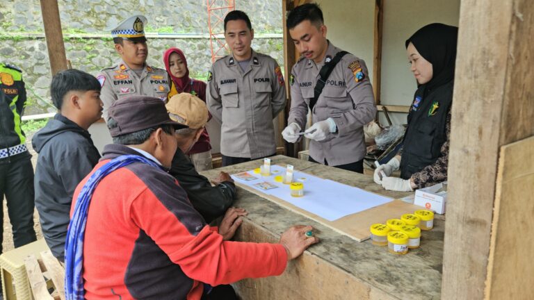 Polres Probolinggo Tes Urine Sopir Jeep dan Bus Wisata Untuk Keamanan Wisatawan Bromo