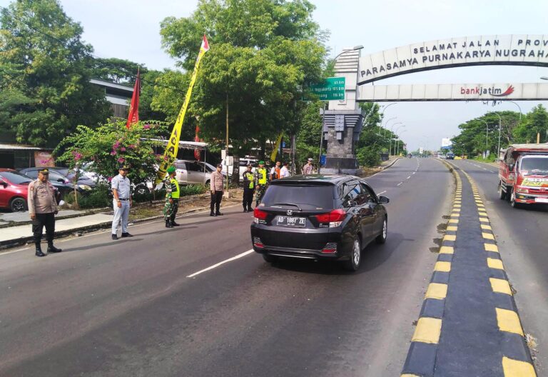 Polres Ngawi Pantau Perbatasan Jatim – Jateng, H+9 Ops Lilin Semeru 2024 Lalin Lancar