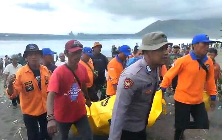 Polres Jember dan Tim SAR Berhasil Temukan Nelayan yang Alami Laka Laut, Satu Orang Selamat