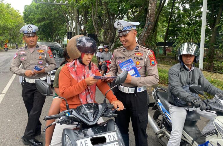 Polres Magetan Ajak Masyarakat Tingkatkan Kesadaran Berlalu Lintas Melalui Public Address